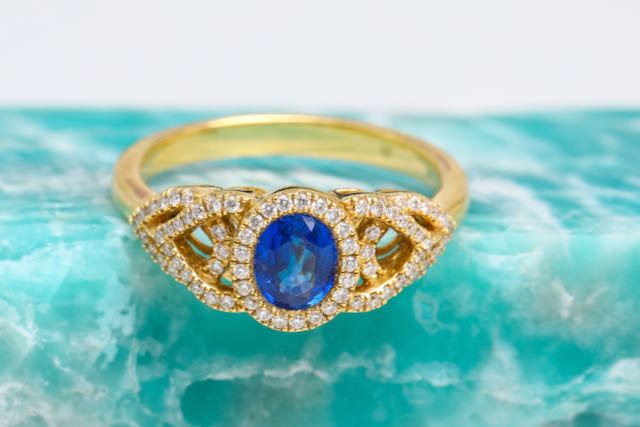 Beauty Kyanite and Diamond Ring