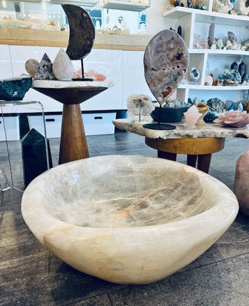 Golden Healer Quartz Bowl – Large Sculptural Crystal for Vitality & Light